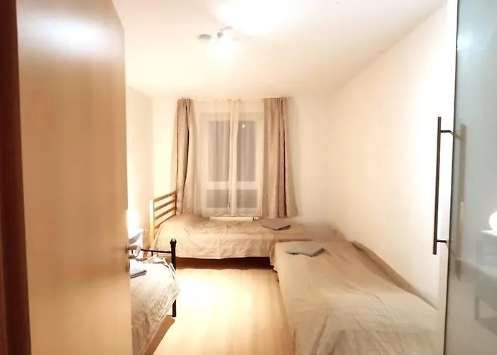3 Bedroom House With 2 Bathrooms In Dusseldorf - Haus Mit 3 Schlafzimmer 2 Badezimmer In Duesseldorf